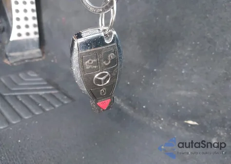 2013 Mercedes-Benz C 250 Luxury/Sport z USA, uszkodzony, nr VIN WDDGF4HB1DA773561